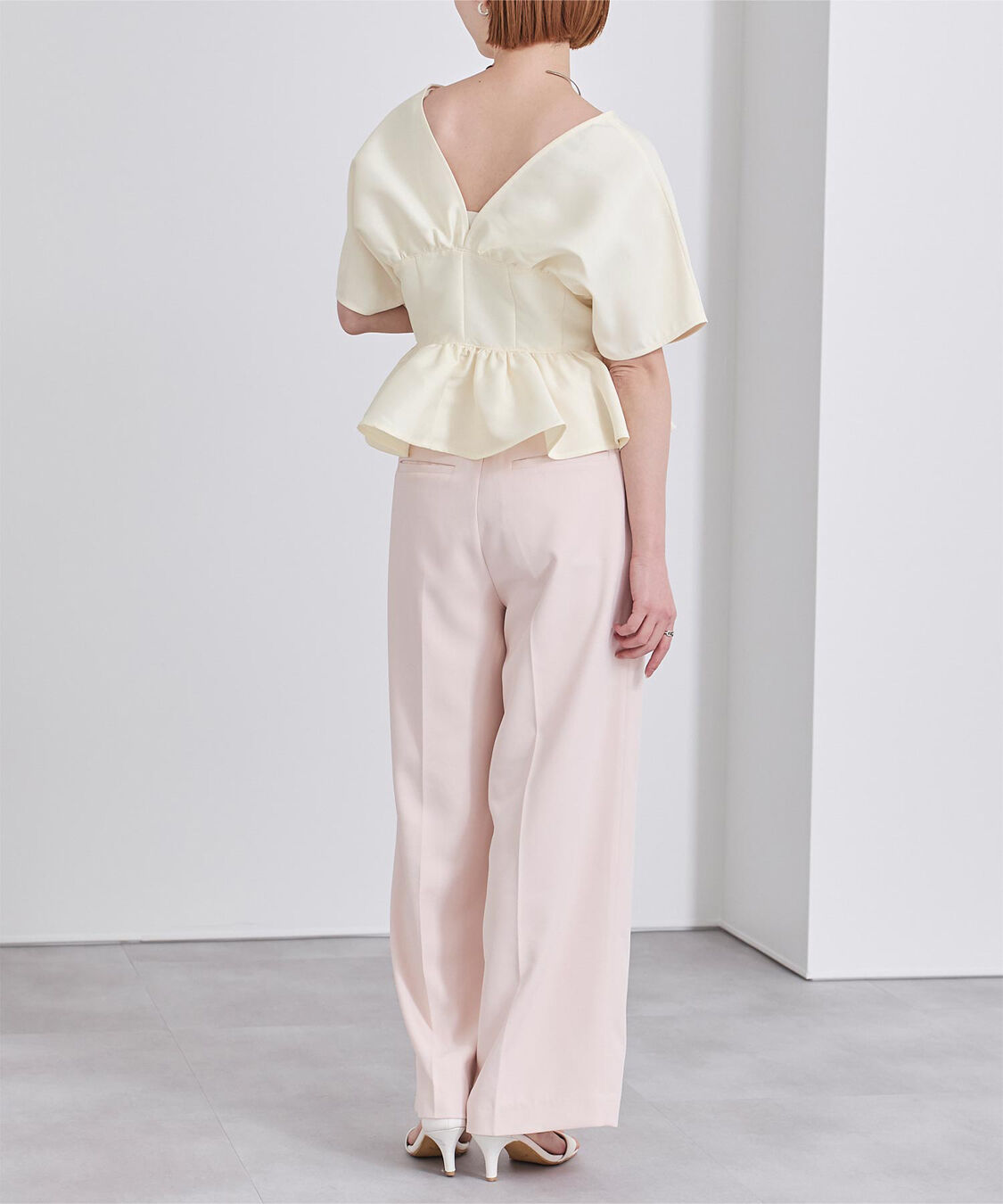 ur's「ﾃﾞｨｰﾌﾟVﾈｯｸｸﾛｯﾌﾟﾄﾞﾌﾘﾙﾄｯﾌﾟｽ」|Tシャツ・カットソー|