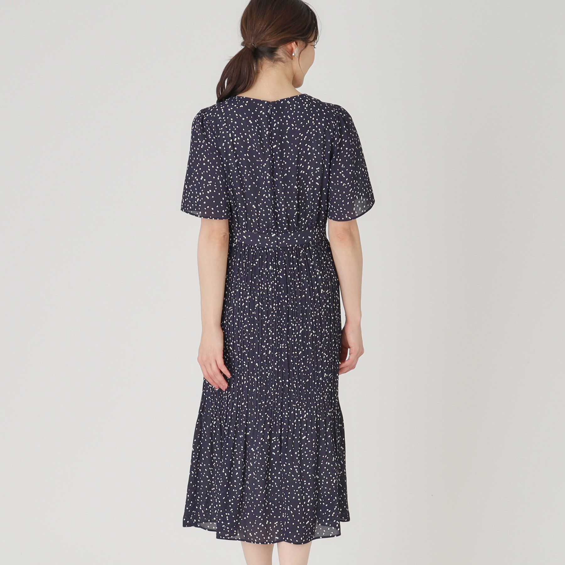 COUP DE CHANCE「【洗える／プリーツ加工】ランダムドットのプリーツワンピース」|ワンピース|