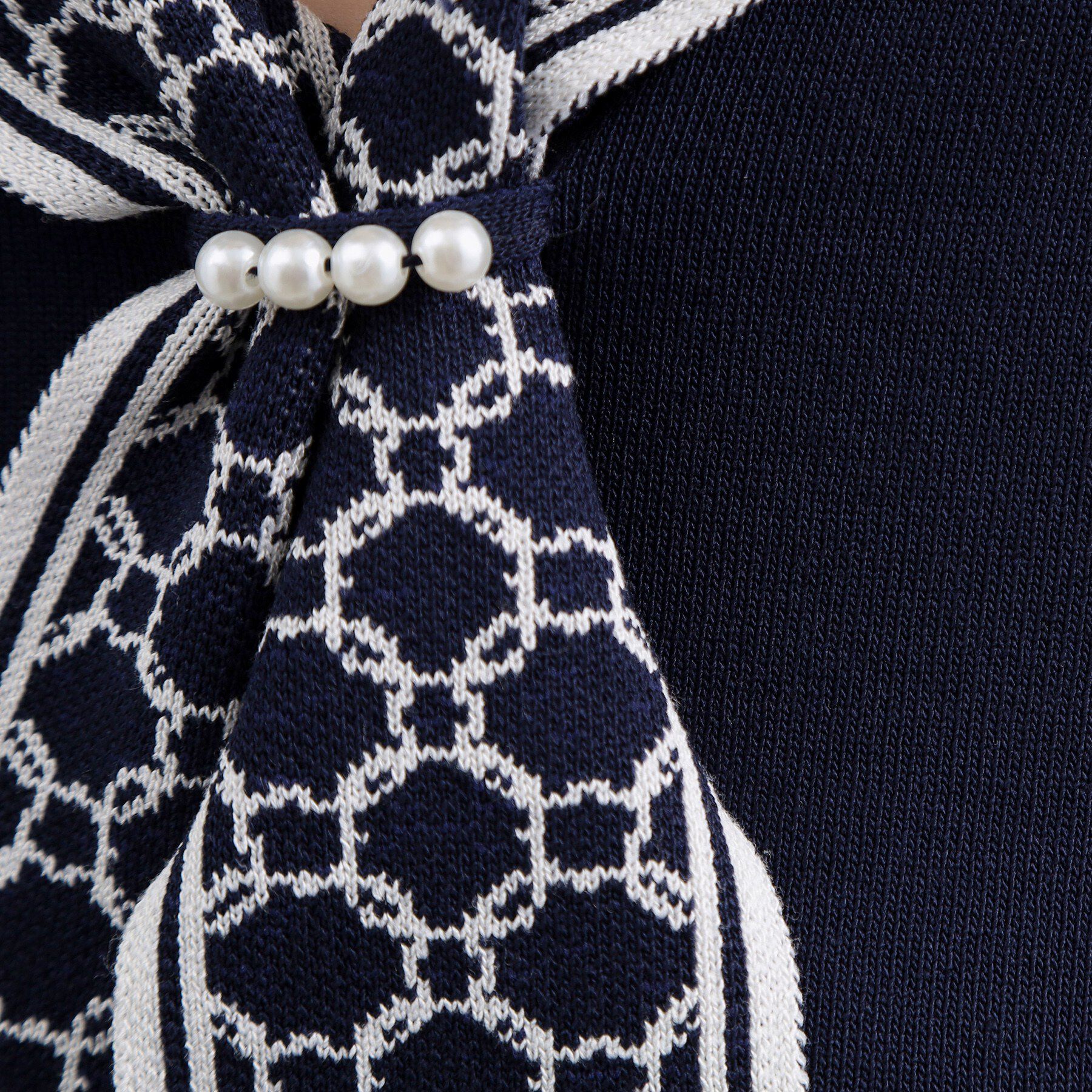 grove「ディテールで差がつく　大人のスカーフ柄ボウタイニット」|ニット・セーター|