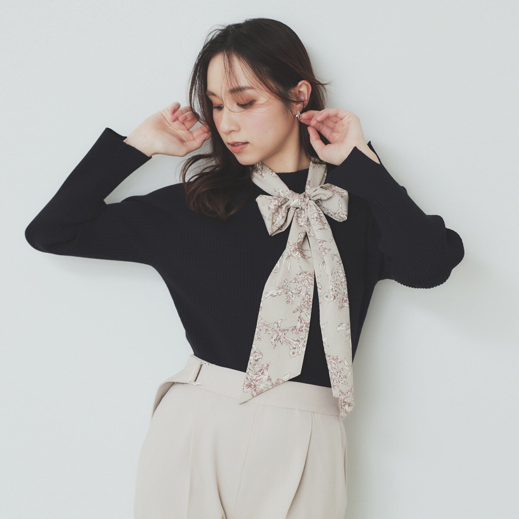 index「スカーフ付きハイネックリブニット【洗濯機洗い可】」|ニット・セーター|ネイビー(094)