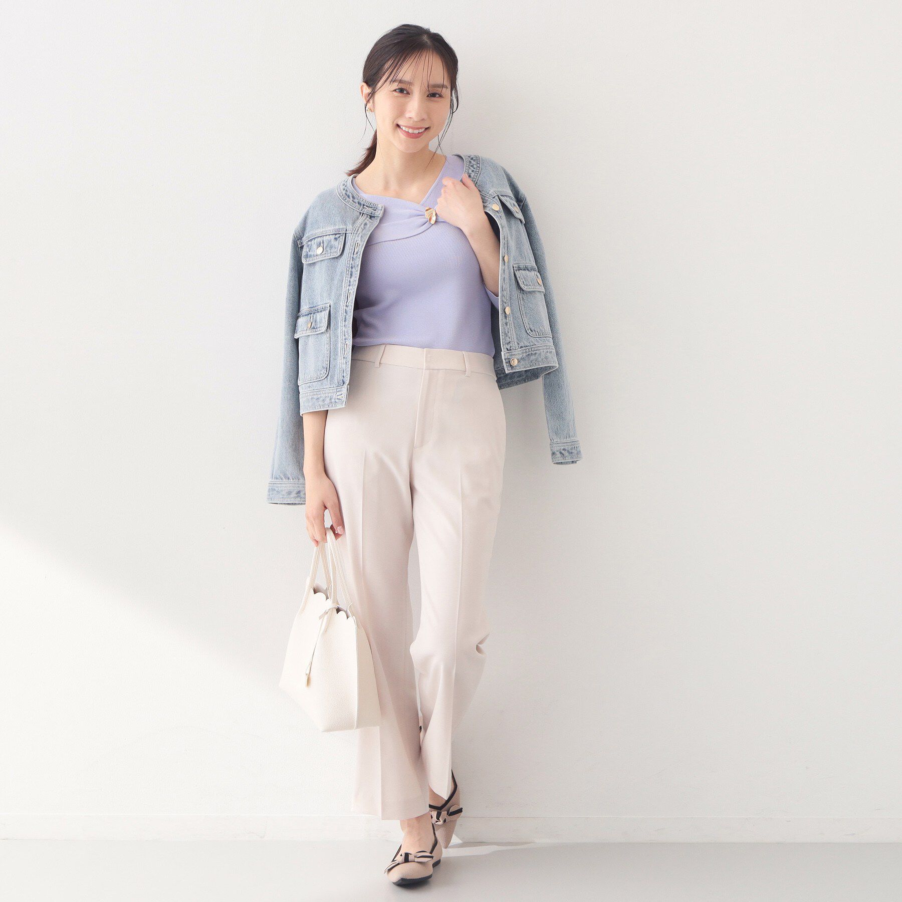 index「ブローチ風ゴールドパーツ付きアシメニット【洗濯機OK/坑ピル】」|ニット・セーター|