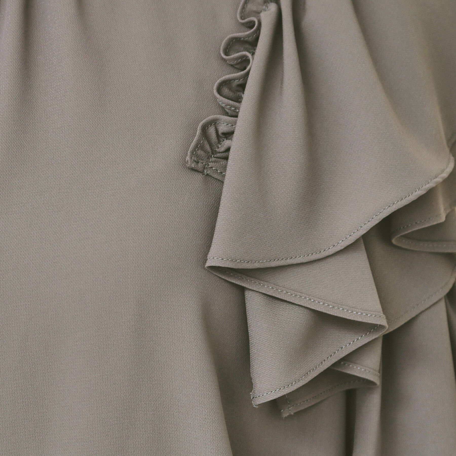 index「フリルスリットバルーンスリーブブラウス【洗濯機OK/イージーアイロン/防シワ】」|シャツ・ブラウス|