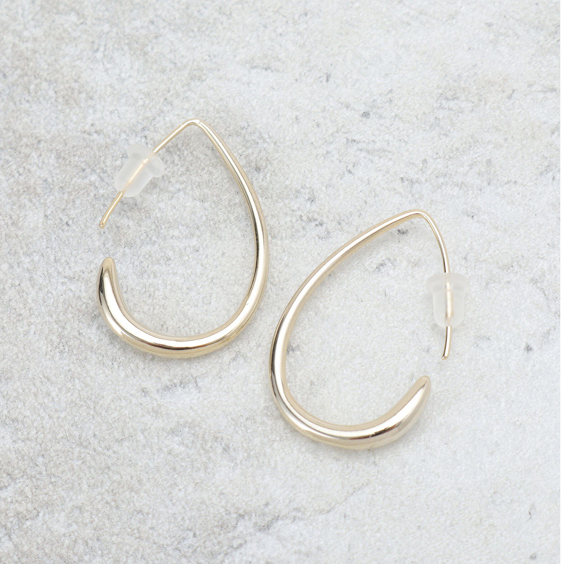 OPAQUE.CLIP「しずくメタルフープピアス」|ピアス|