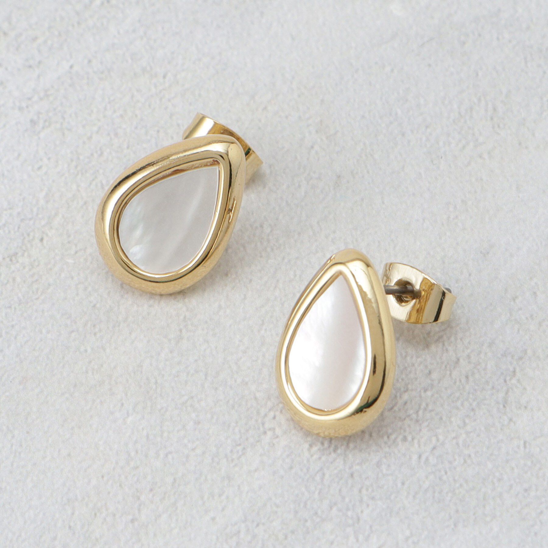 OPAQUE.CLIP「シェル&times;エッジメタルしずくピアス」|ピアス|