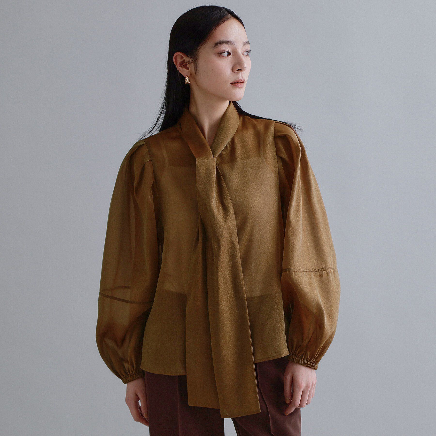 OPAQUE.CLIP「【es】オーガンジーボウタイブラウス【洗濯機OK】」|シャツ・ブラウス|ブラウン(043)