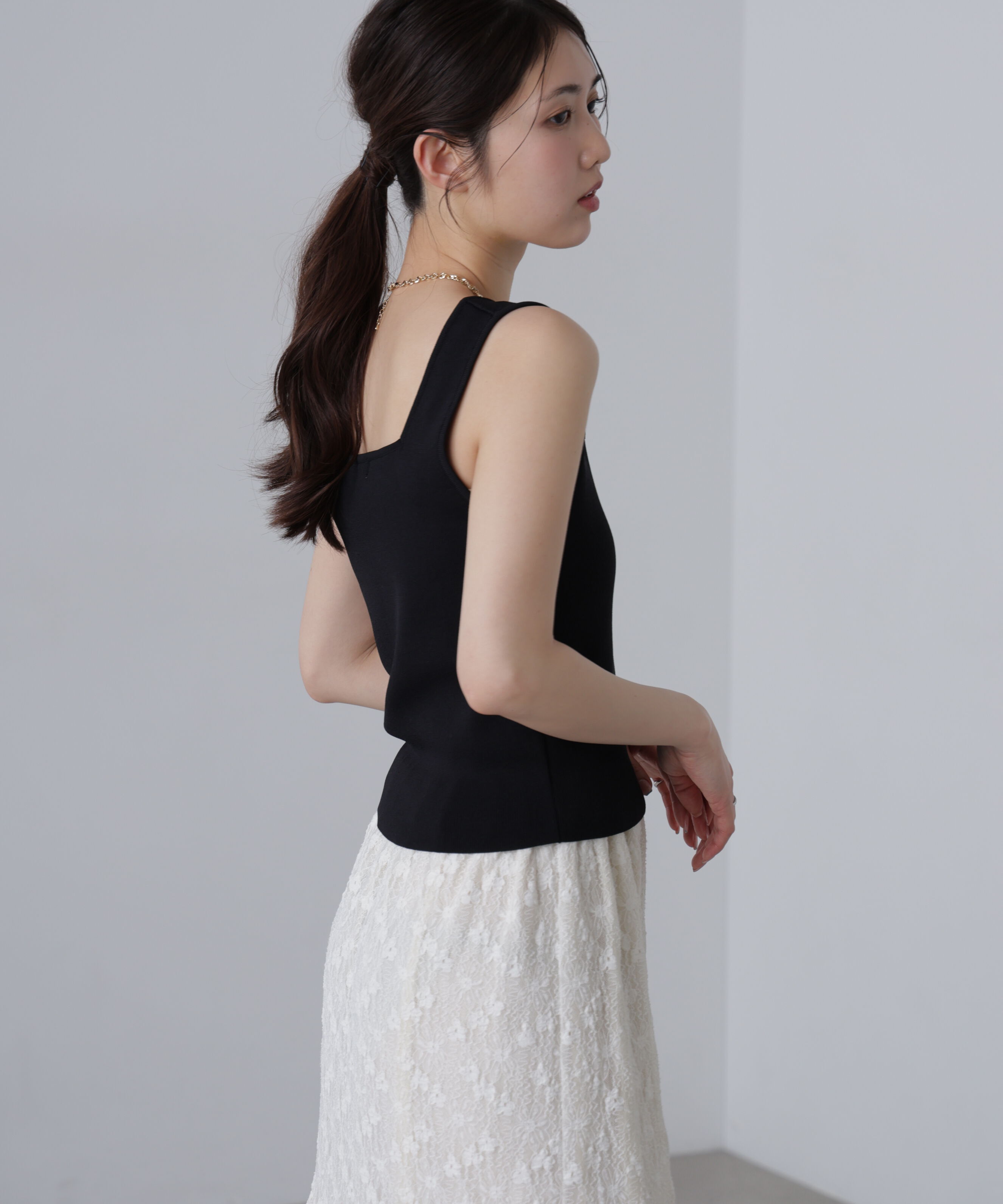  「〈洗える〉マシンウォッシャブル総針スクエアネックタンクニット」|ニット・セーター|