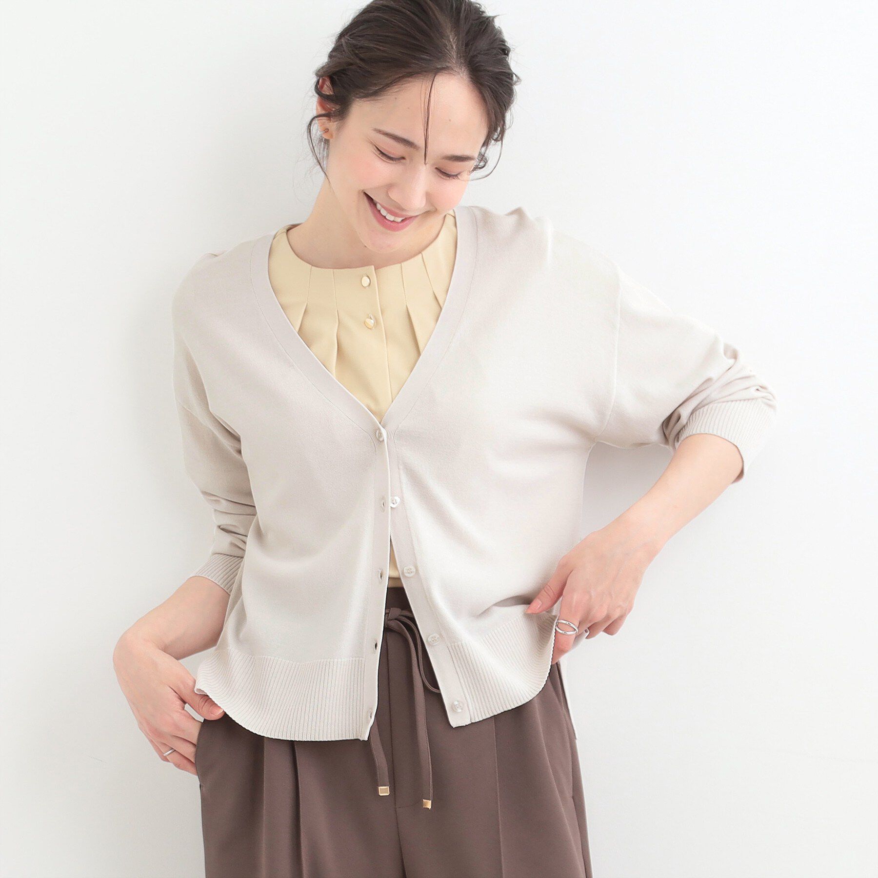 SHOO･LA･RUE「【洗濯機可/ひんやり/UV】さらっとしたタッチが心地よい ショートVカーディガン」|カーディガン|
