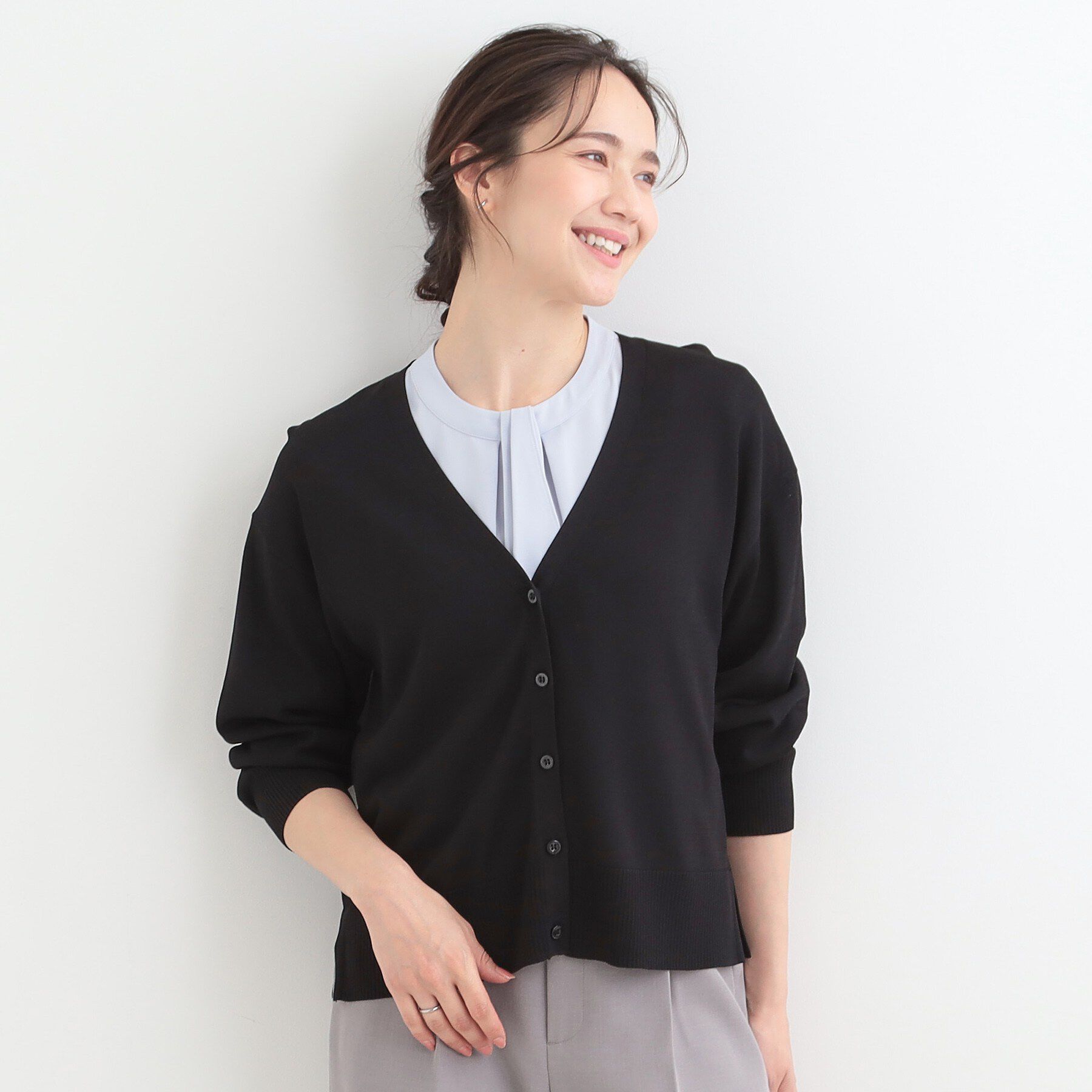 SHOO･LA･RUE「【洗濯機可/ひんやり/UV】さらっとしたタッチが心地よい ショートVカーディガン」|カーディガン|