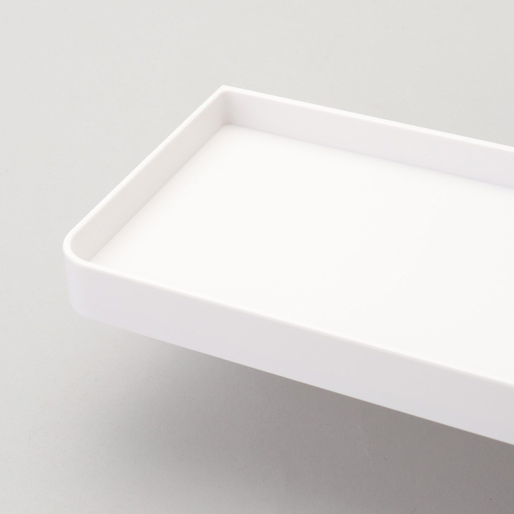 212 KITCHEN STORE「洗面台横隙間トレー WH 山崎実業 ＜tower  タワー＞」|食器・キッチングッズ|