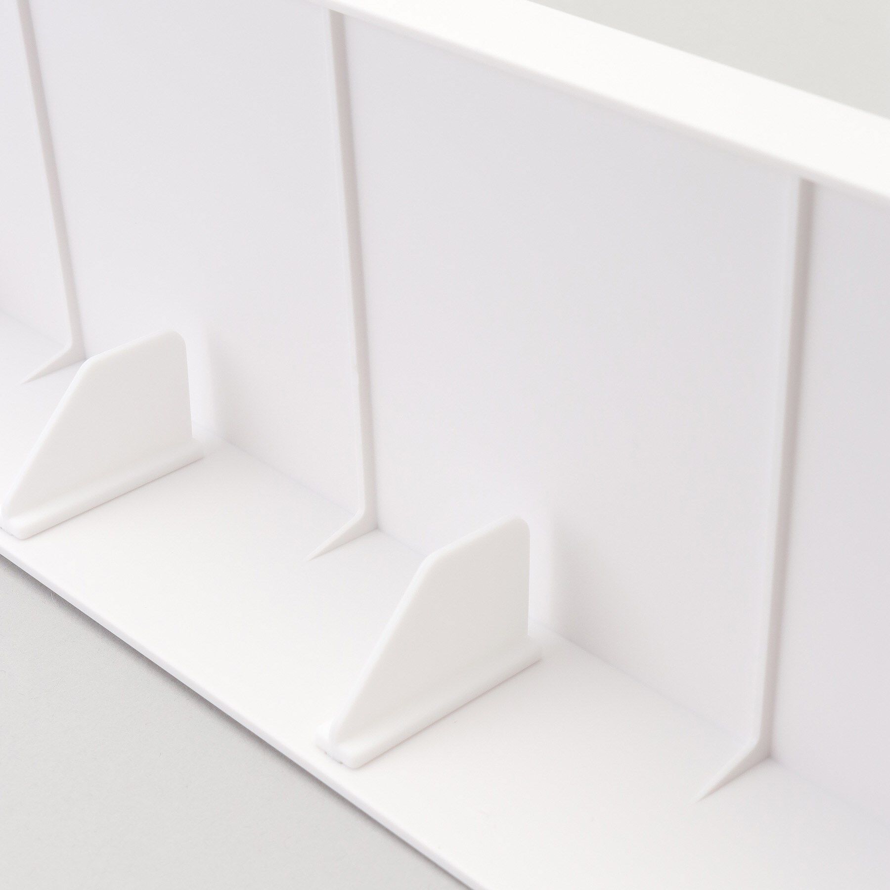 212 KITCHEN STORE「洗面台横隙間トレー WH 山崎実業 ＜tower  タワー＞」|食器・キッチングッズ|