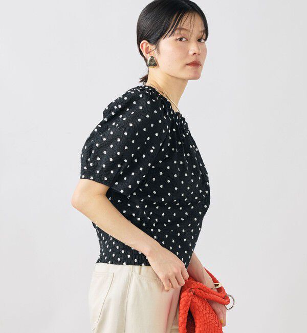 NOLLEY'S「【WEB＆一部店舗限定アイテム】ウォッシャブルレース刺繍袖ボリュームサッカーブラウス」|シャツ・ブラウス|