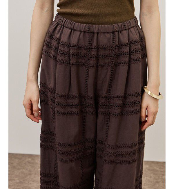 ADAM ET ROPE'「【一部WEB限定カラー】エンブロイダリーイージーパンツ」|チノ|