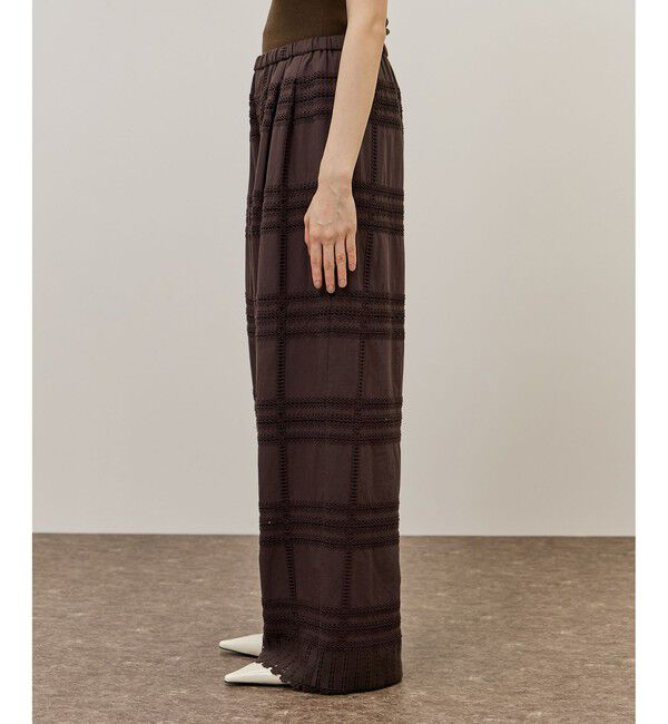 ADAM ET ROPE'「【一部WEB限定カラー】エンブロイダリーイージーパンツ」|チノ|