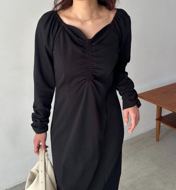  「【低身長サイズあり】ウェーブネックギャザーワンピース」|ワンピース|ブラック