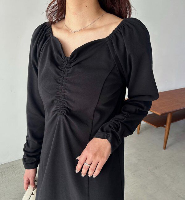  「【低身長サイズあり】ウェーブネックギャザーワンピース」|ワンピース|