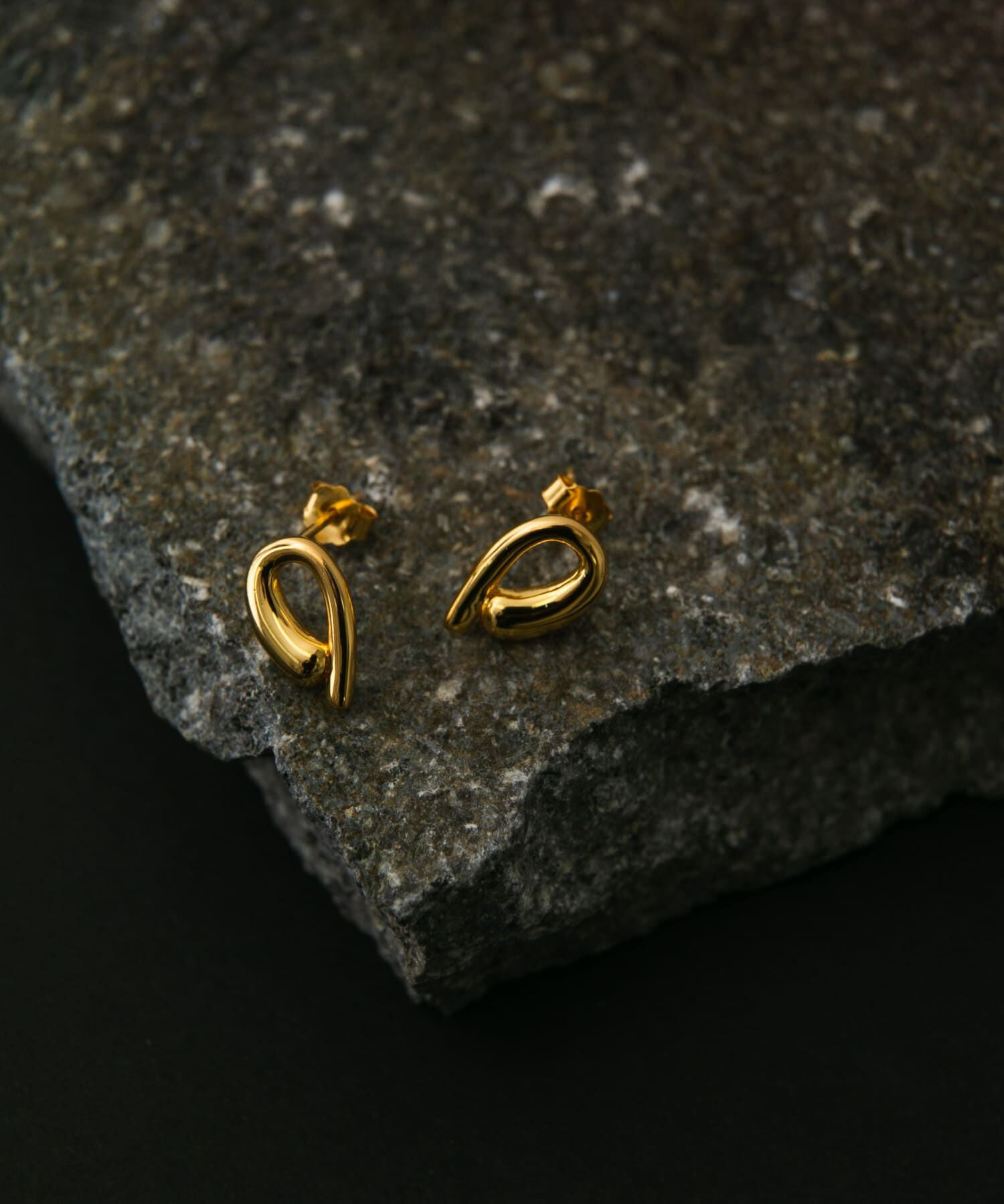 SMELLY「SMELLY so&rsquo;　asymmetric solid pierce」|ピアス|