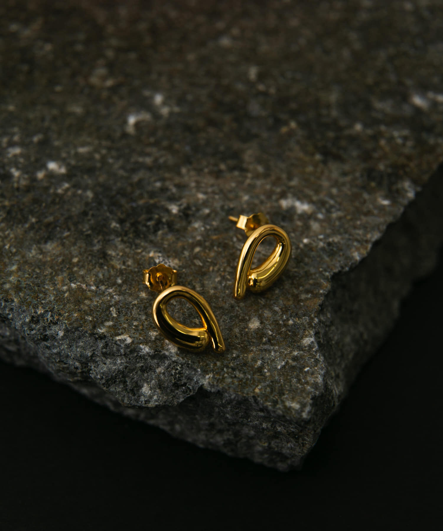 SMELLY「SMELLY so&rsquo;　asymmetric solid pierce」|ピアス|