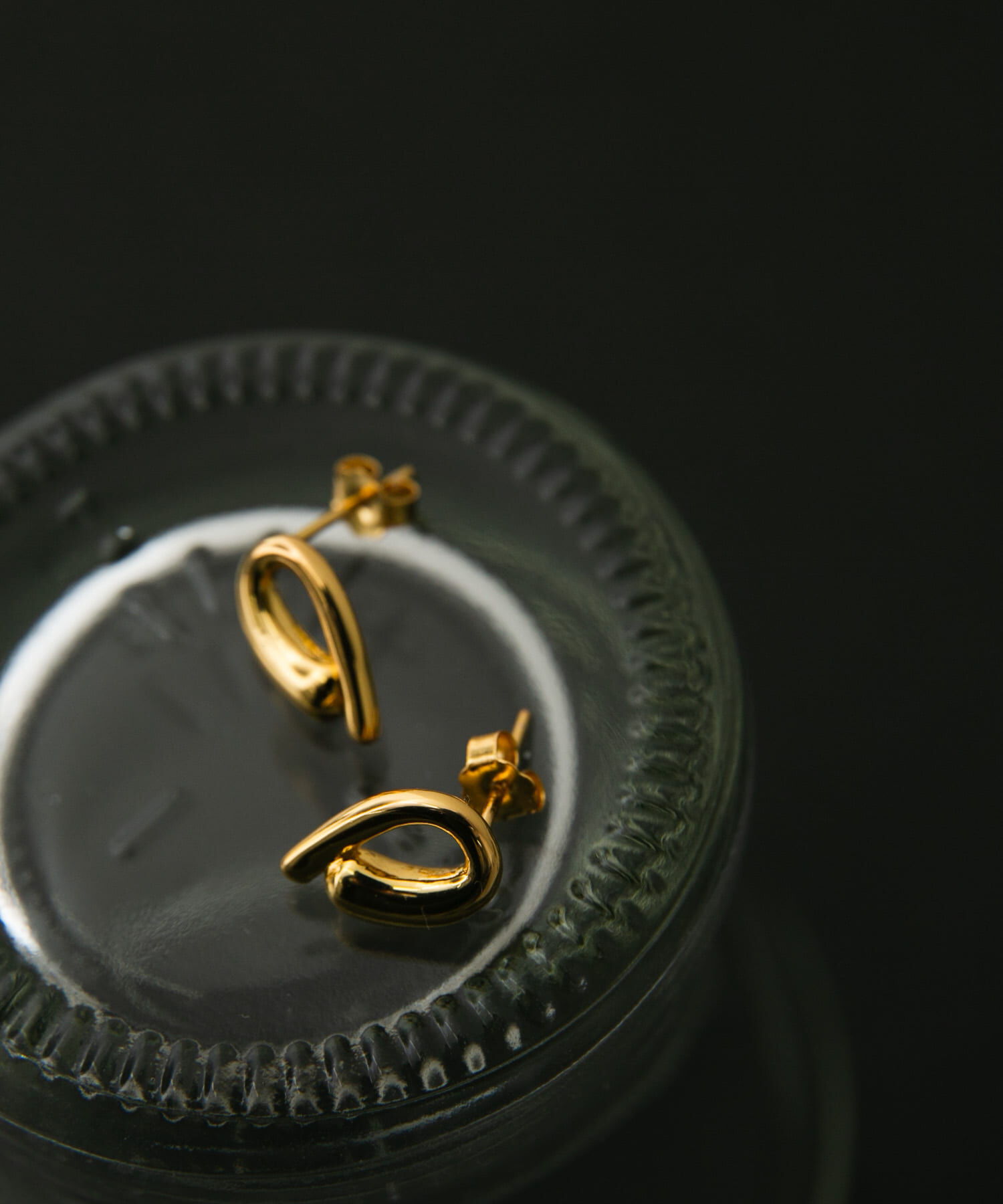 SMELLY「SMELLY so&rsquo;　asymmetric solid pierce」|ピアス|