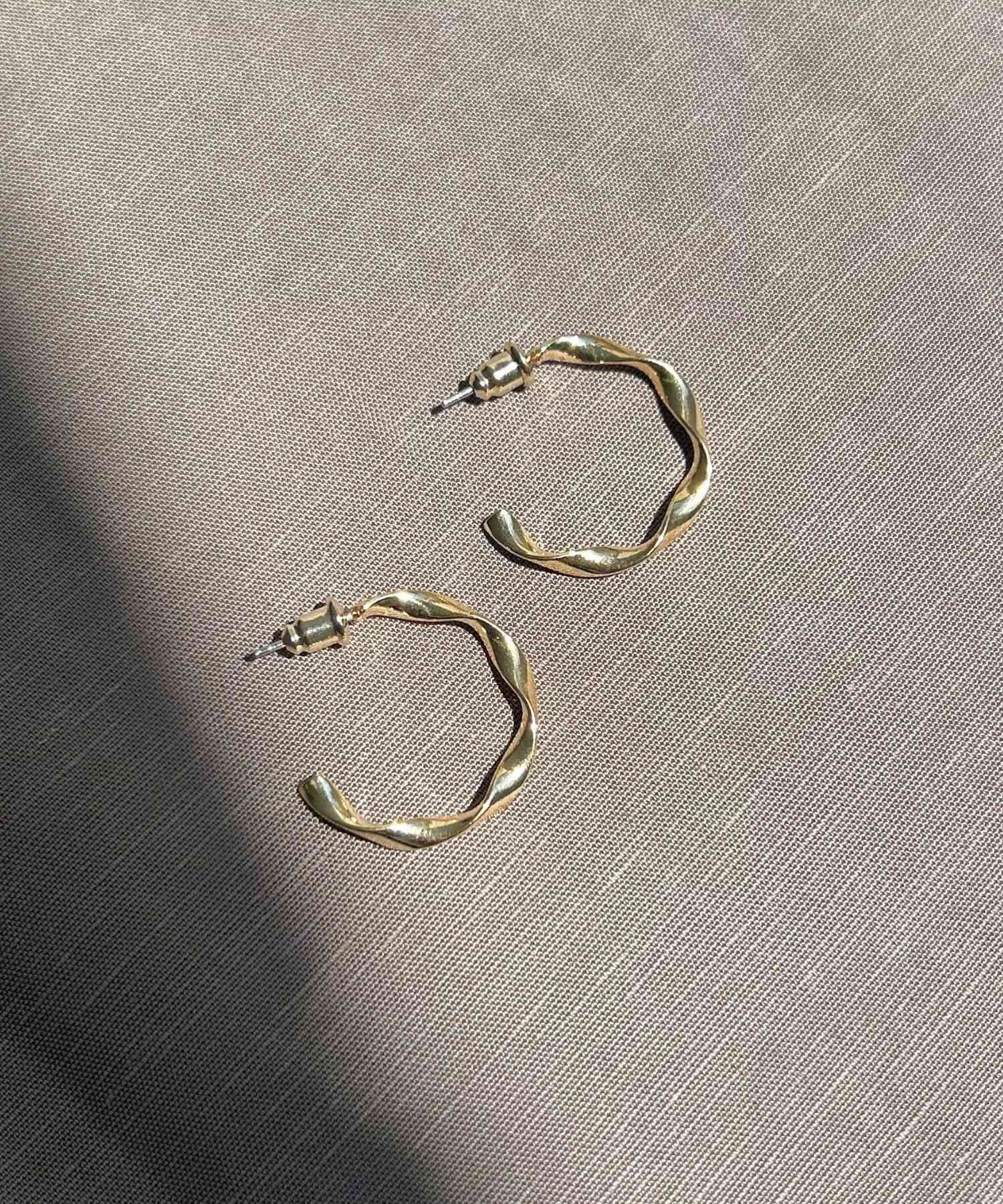 URBAN RESEARCH DOORS「ツイストフープピアス」|ピアス|