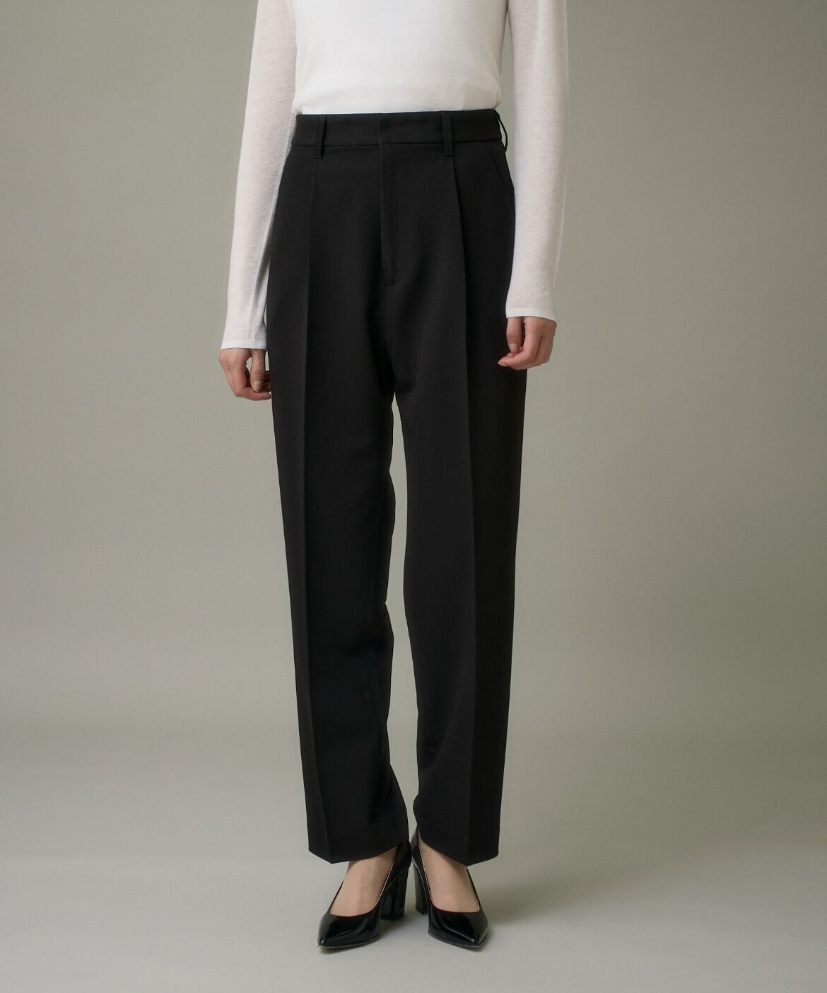 DAY by DAY it&rsquo;s international「タックテーパードパンツ《TRストレッチ》」|スラックス|