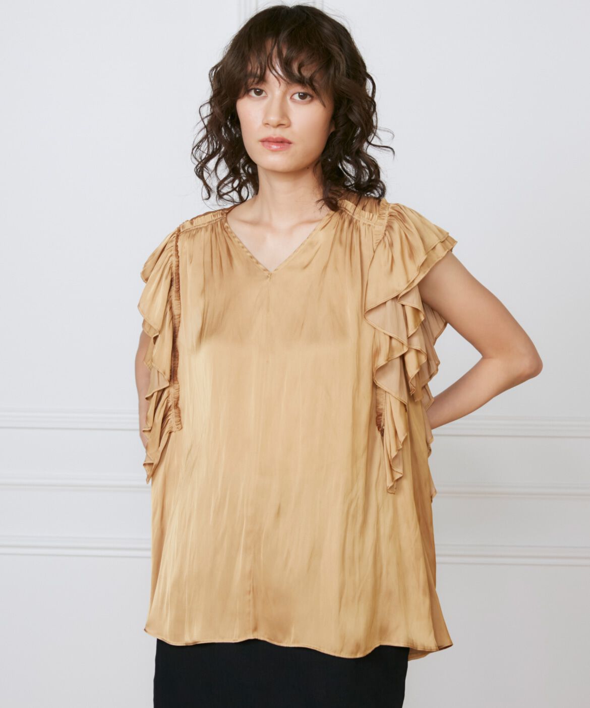 INED「《大きいサイズ》フラッタースリーブブラウス　《la veille by SUPERIOR CLOSET》」|シャツ・ブラウス|