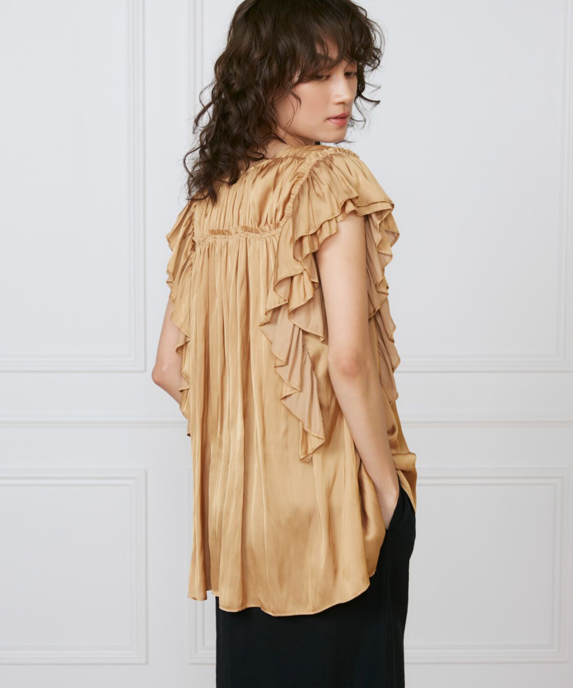 INED「《大きいサイズ》フラッタースリーブブラウス　《la veille by SUPERIOR CLOSET》」|シャツ・ブラウス|