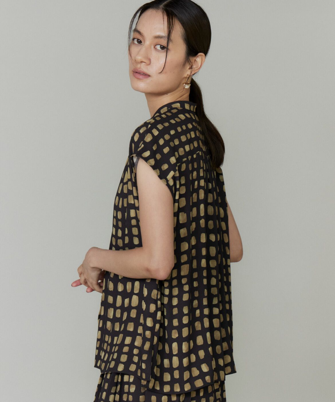 INED「《大きいサイズ》デフォルメチェックプリントブラウス」|シャツ・ブラウス|