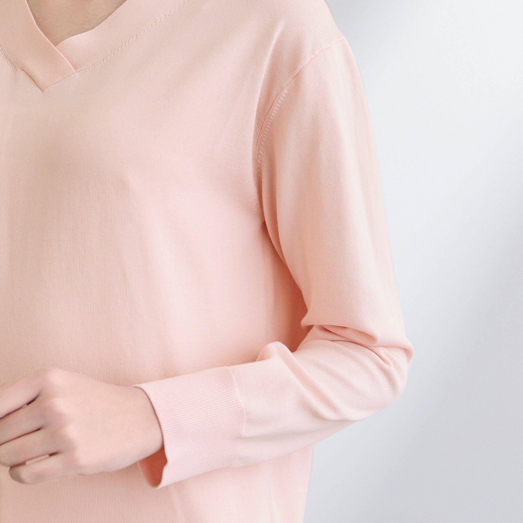 INDIVI「【シルク混】きれいめVネックニット」|ニット・セーター|