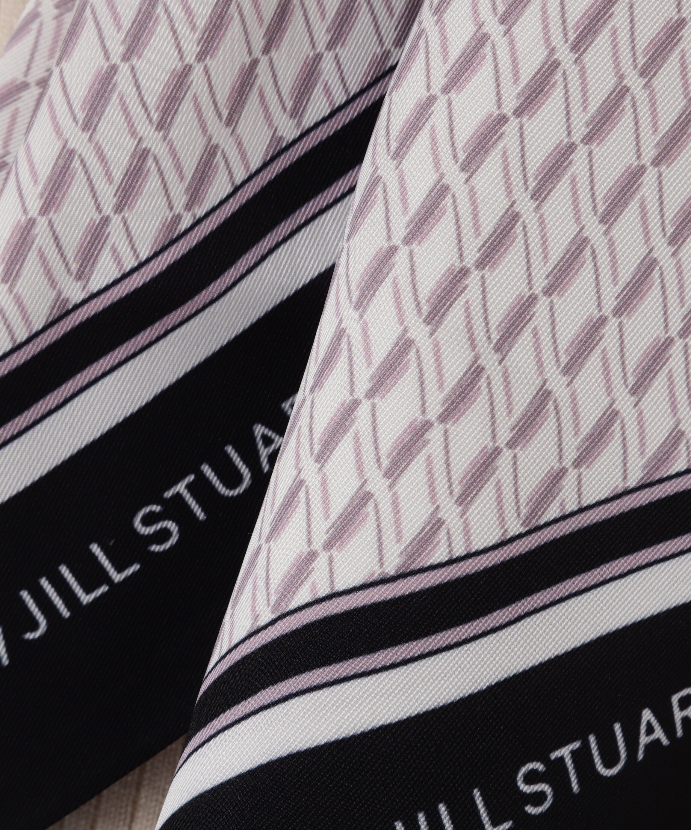  「幾何チェック柄スカーフ付きリブニット」|ニット・セーター|