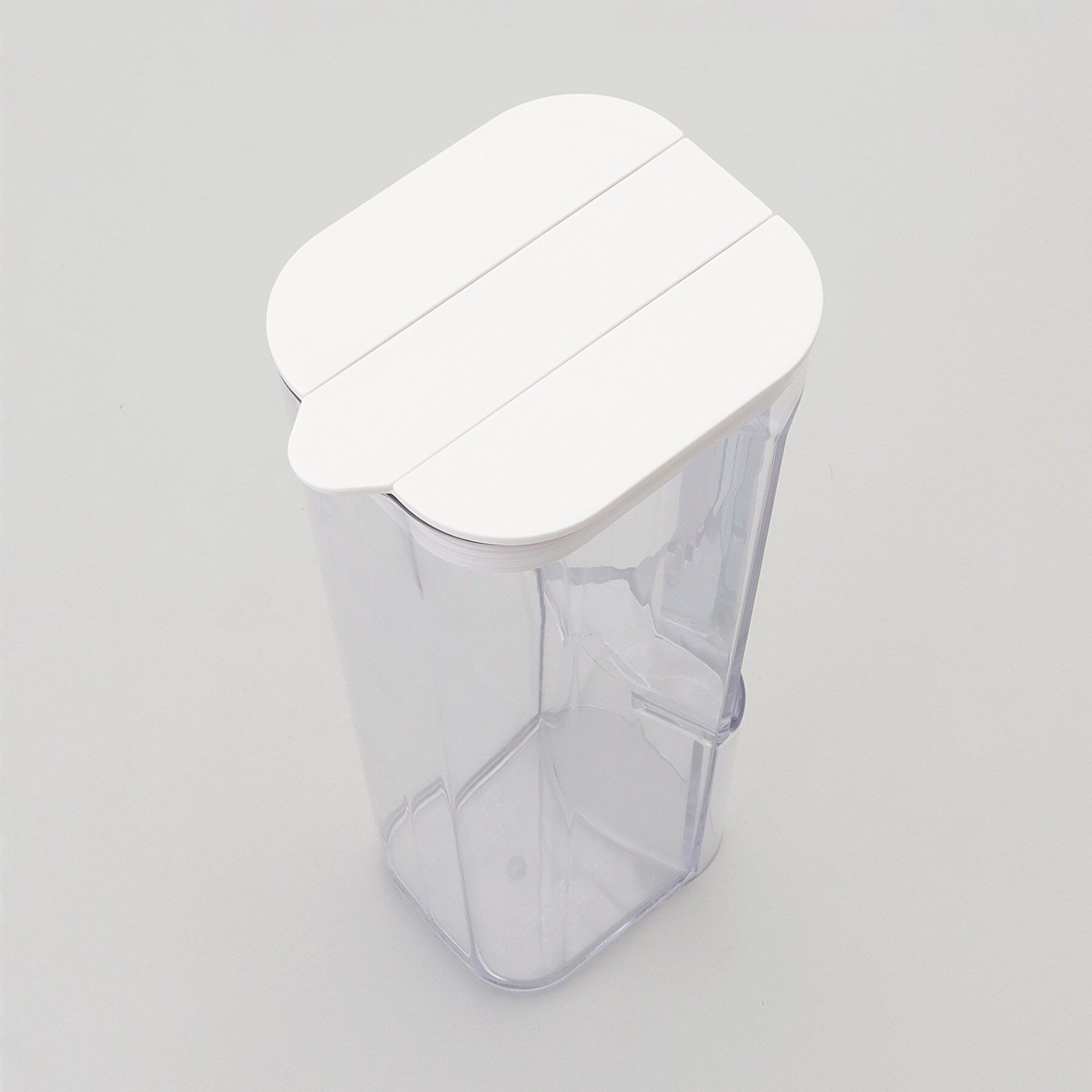 212 KITCHEN STORE「ドアポケットに収まる冷水筒 1.1L WH」|グラス・マグカップ|