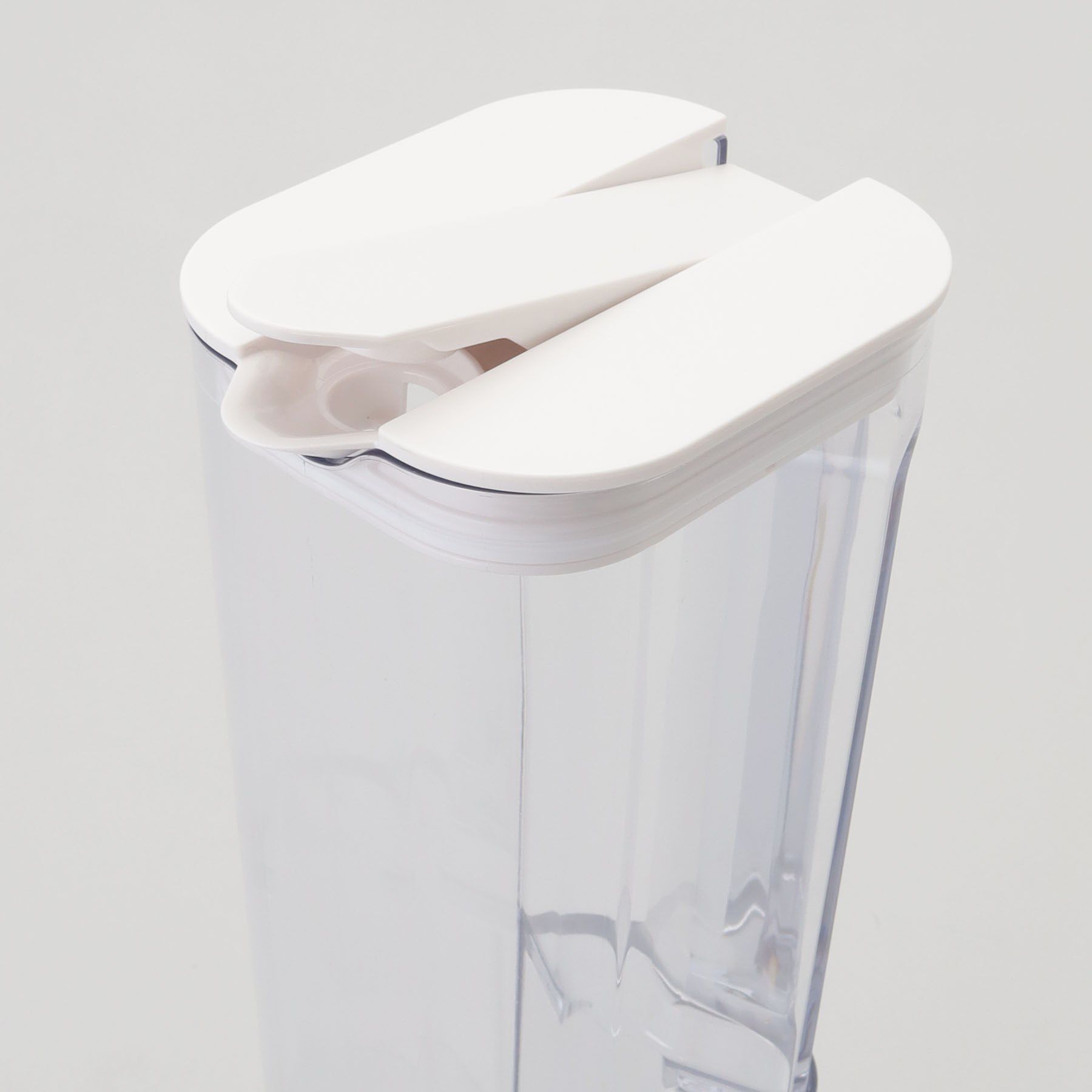 212 KITCHEN STORE「ドアポケットに収まる冷水筒 1.1L WH」|グラス・マグカップ|