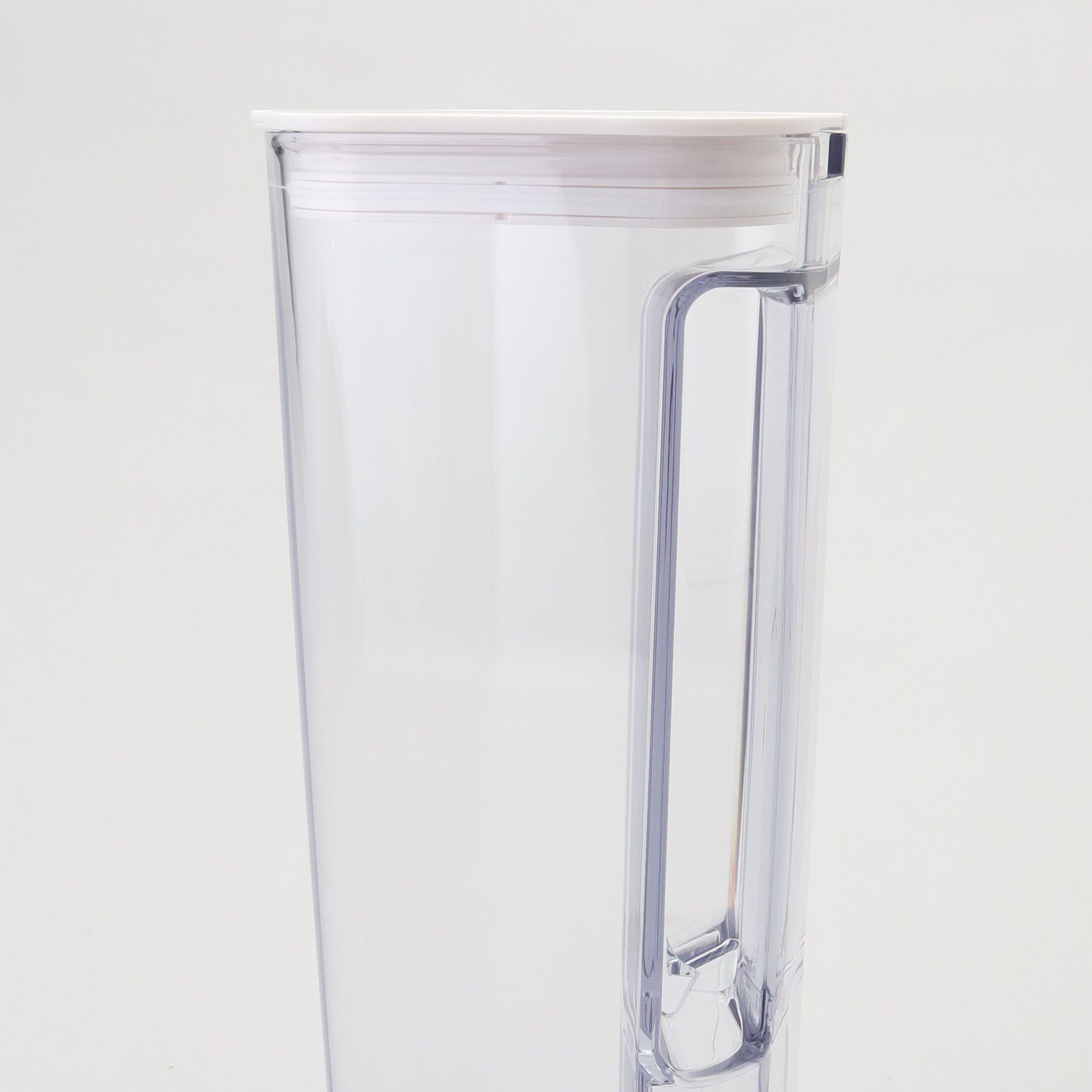 212 KITCHEN STORE「ドアポケットに収まる冷水筒 1.1L WH」|グラス・マグカップ|