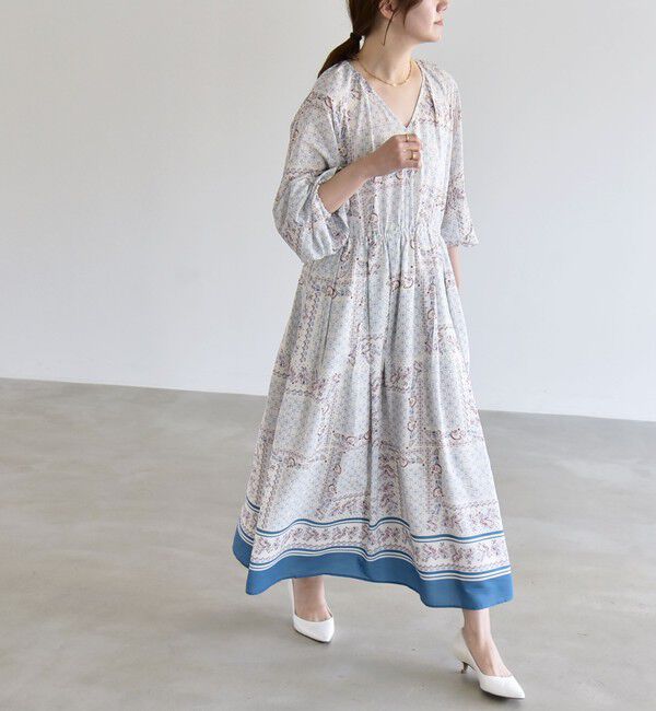 quaranciel「quaranciel:〈洗濯機可能〉フラワー スカーフ プリント Vネック フレア ワンピース」|ワンピース|ベージュ