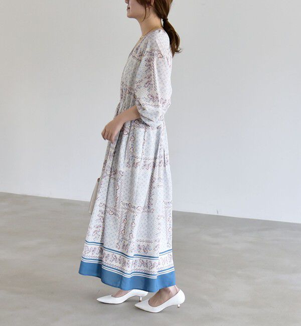 quaranciel「quaranciel:〈洗濯機可能〉フラワー スカーフ プリント Vネック フレア ワンピース」|ワンピース|