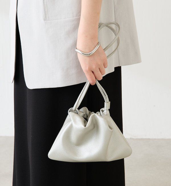  「【PAPILLONNER/パピヨネ】ギャザー巾着レザーショルダーバッグ」|トートバッグ|シルバー