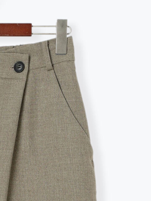 Te chichi「【宮本茉由着用】アシンメトリータックストレートパンツ《2025spring catalog item》」|その他|