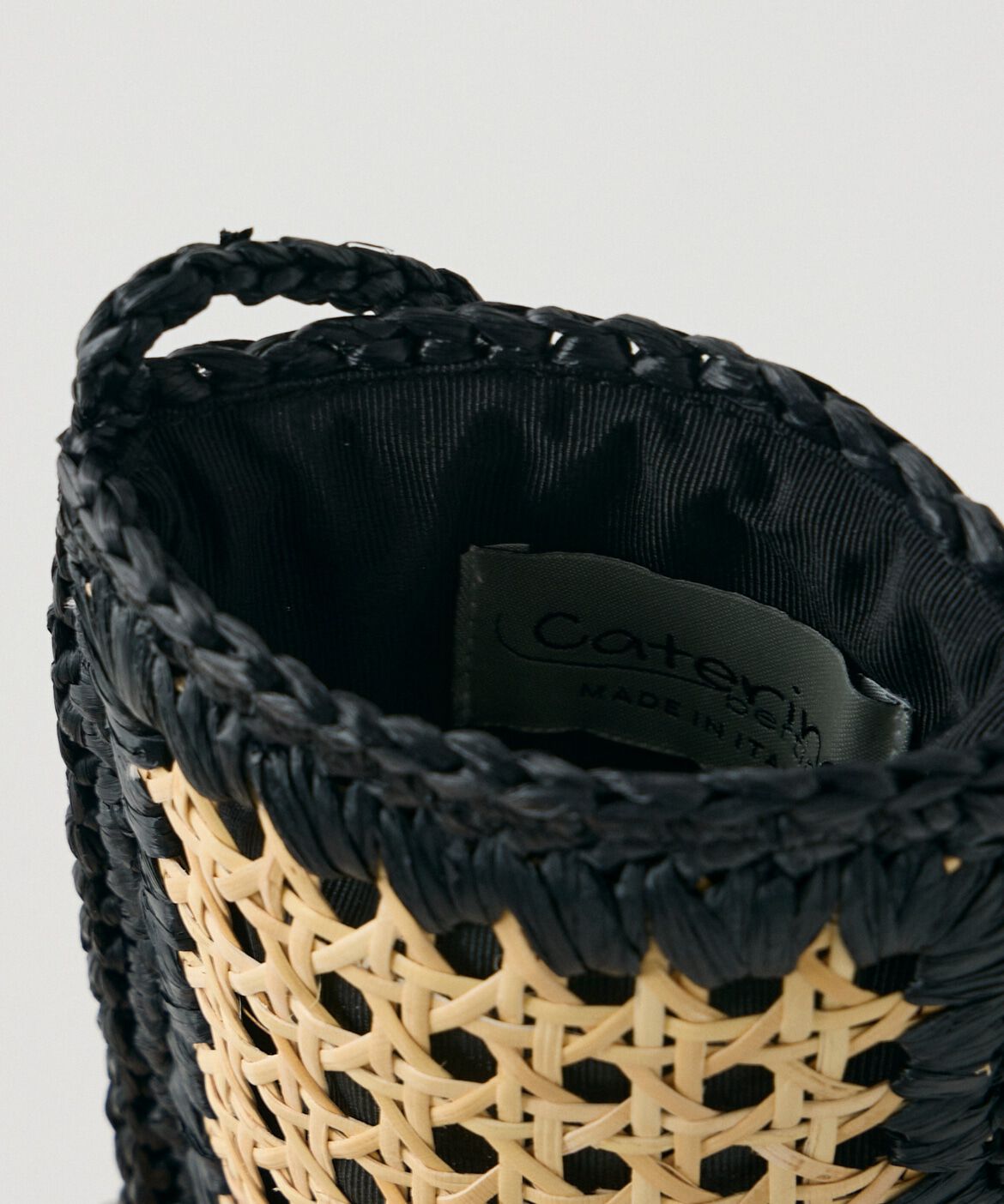 INED「《FAVORITE》ラフィアフォーンバッグ《CATERINA BERTINI》」|モバイルケース|