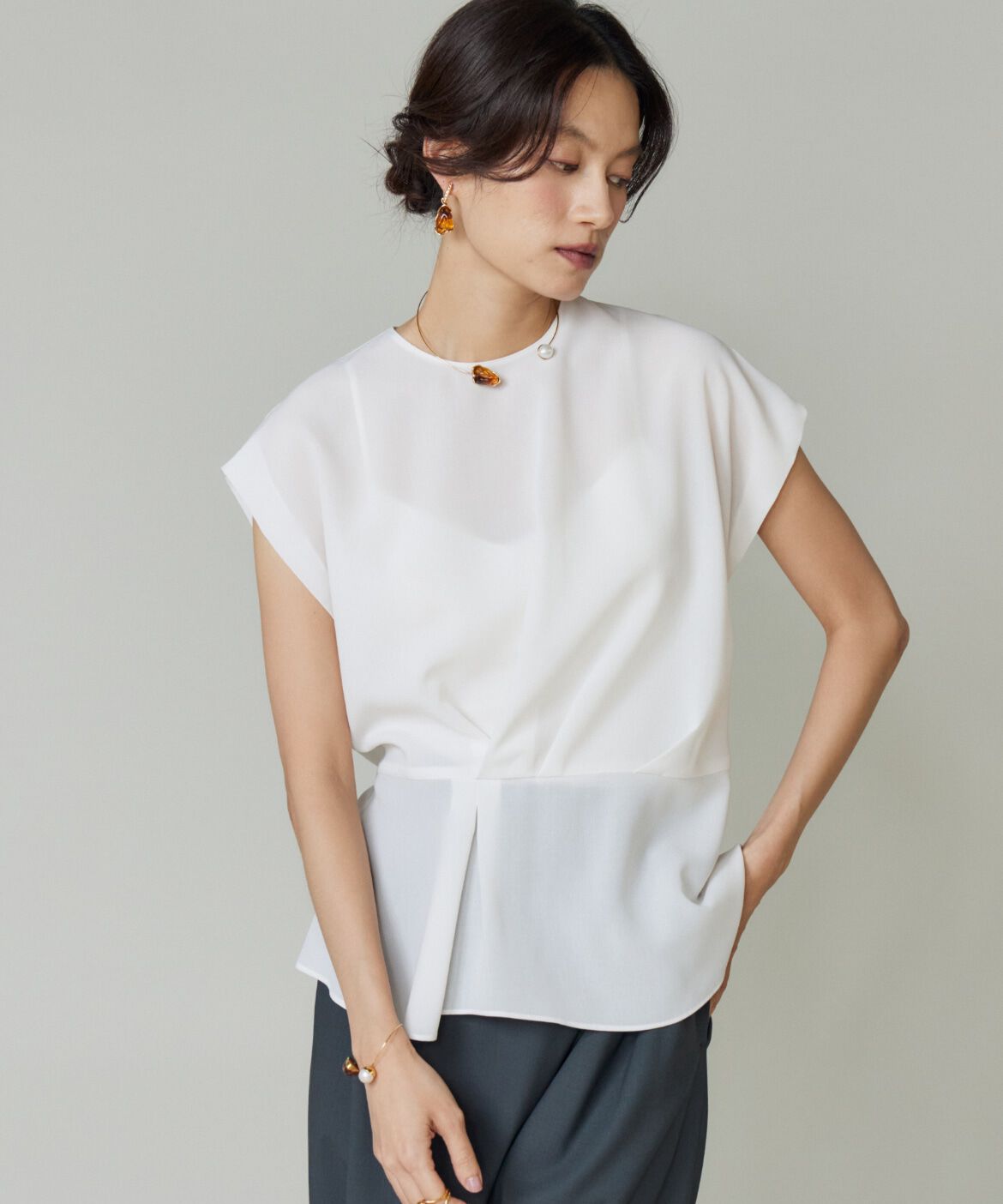 la veille by SUPERIOR CLOSET「アシンメトリーフレンチスリーブブラウス」|シャツ・ブラウス|オフホワイト1