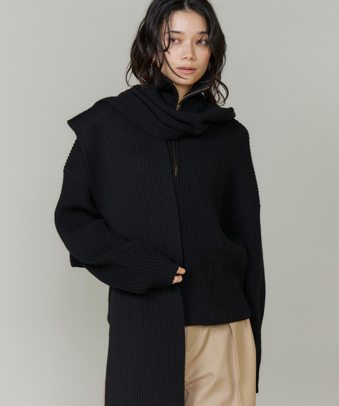 INED「フーデッドマフラー」|ストール|ブラック