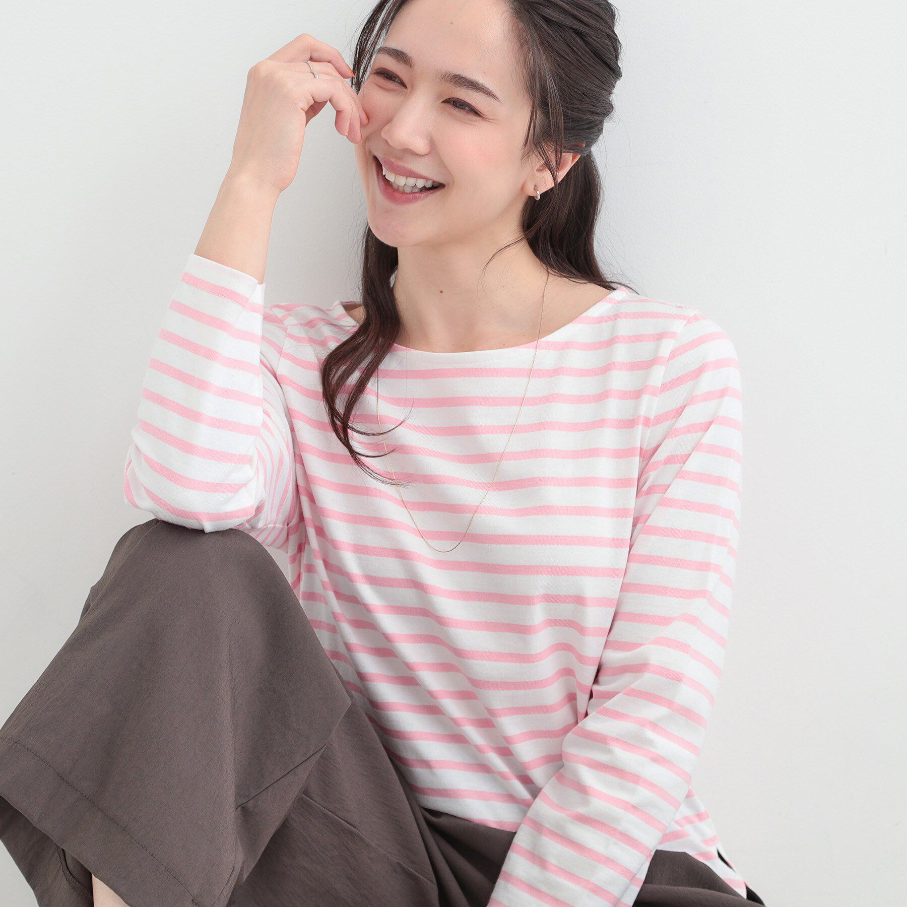 SHOO･LA･RUE「【S-LL/洗濯機可】着こなしいろいろ 首元すっきりボートネック ボーダーロンT」|Tシャツ・カットソー|ピンク(371)