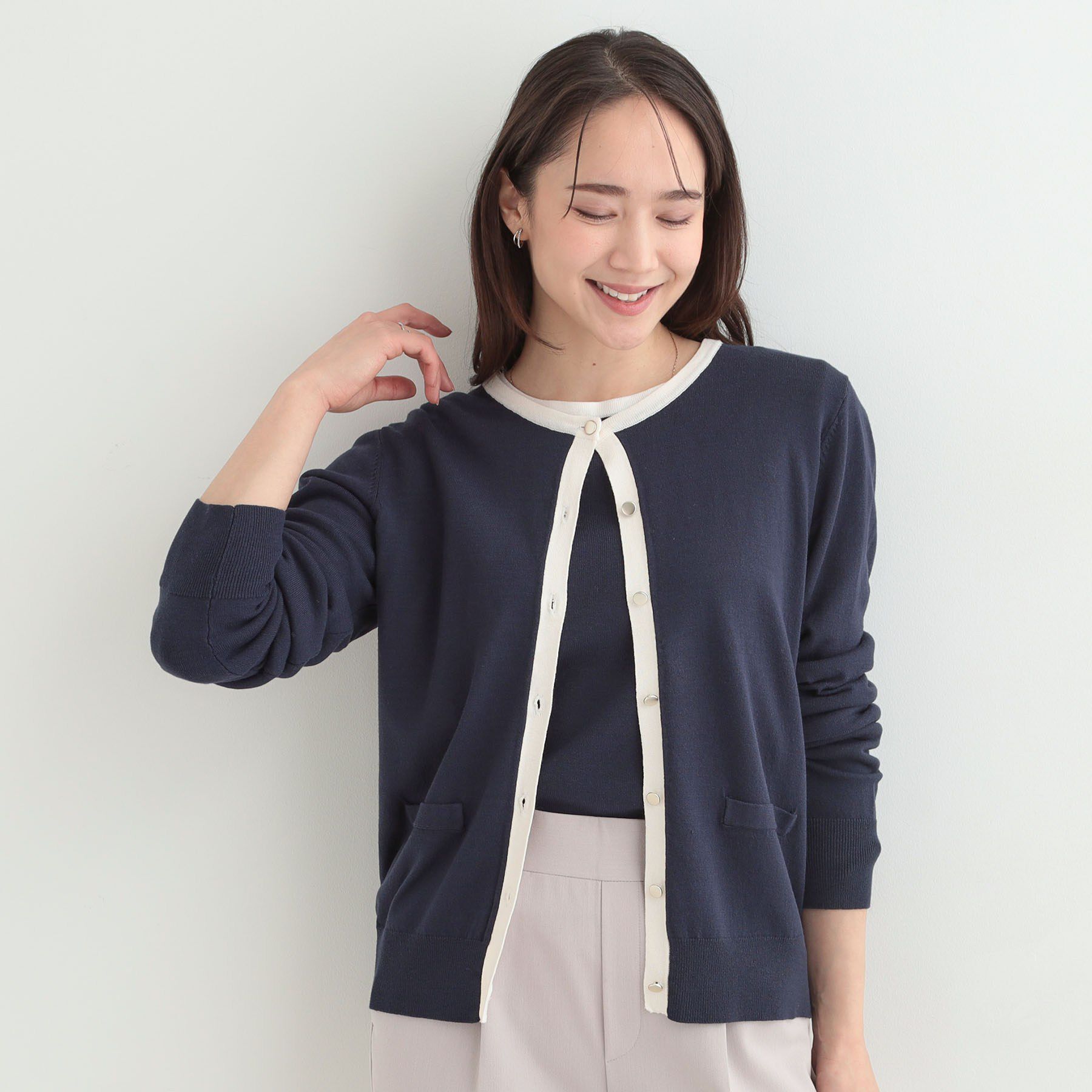 SHOO･LA･RUE「【洗濯機可/S-LL/アンサンブル可】パールボタンが上品　配色カーディガン」|カーディガン|