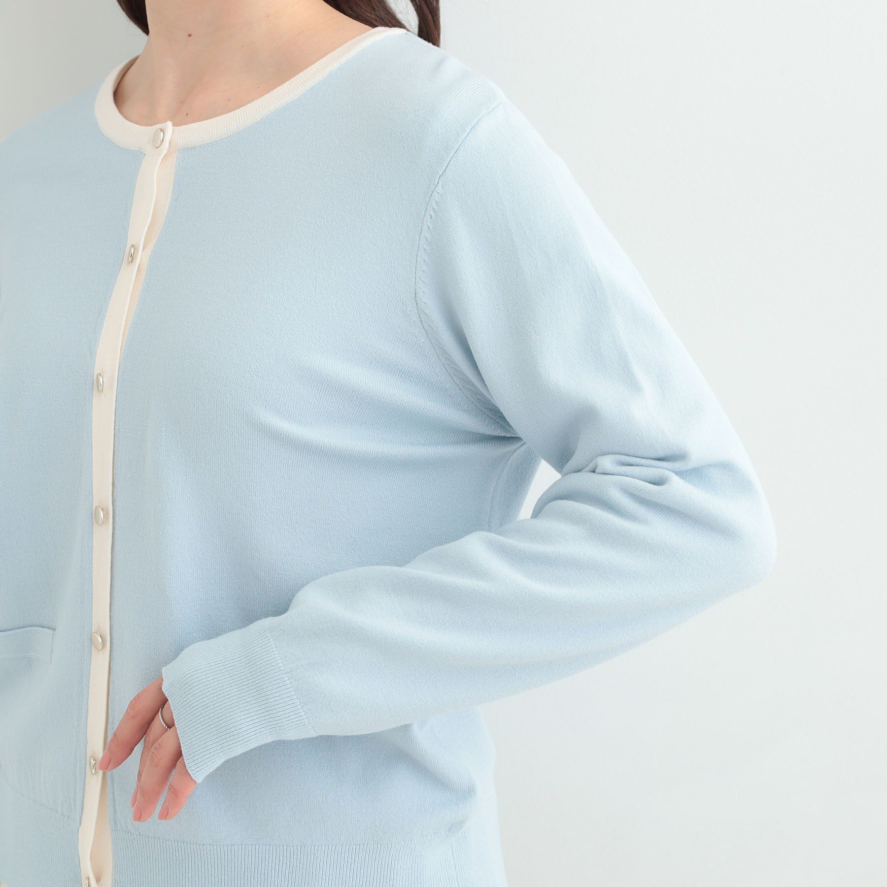 SHOO･LA･RUE「【洗濯機可/S-LL/アンサンブル可】パールボタンが上品　配色カーディガン」|カーディガン|