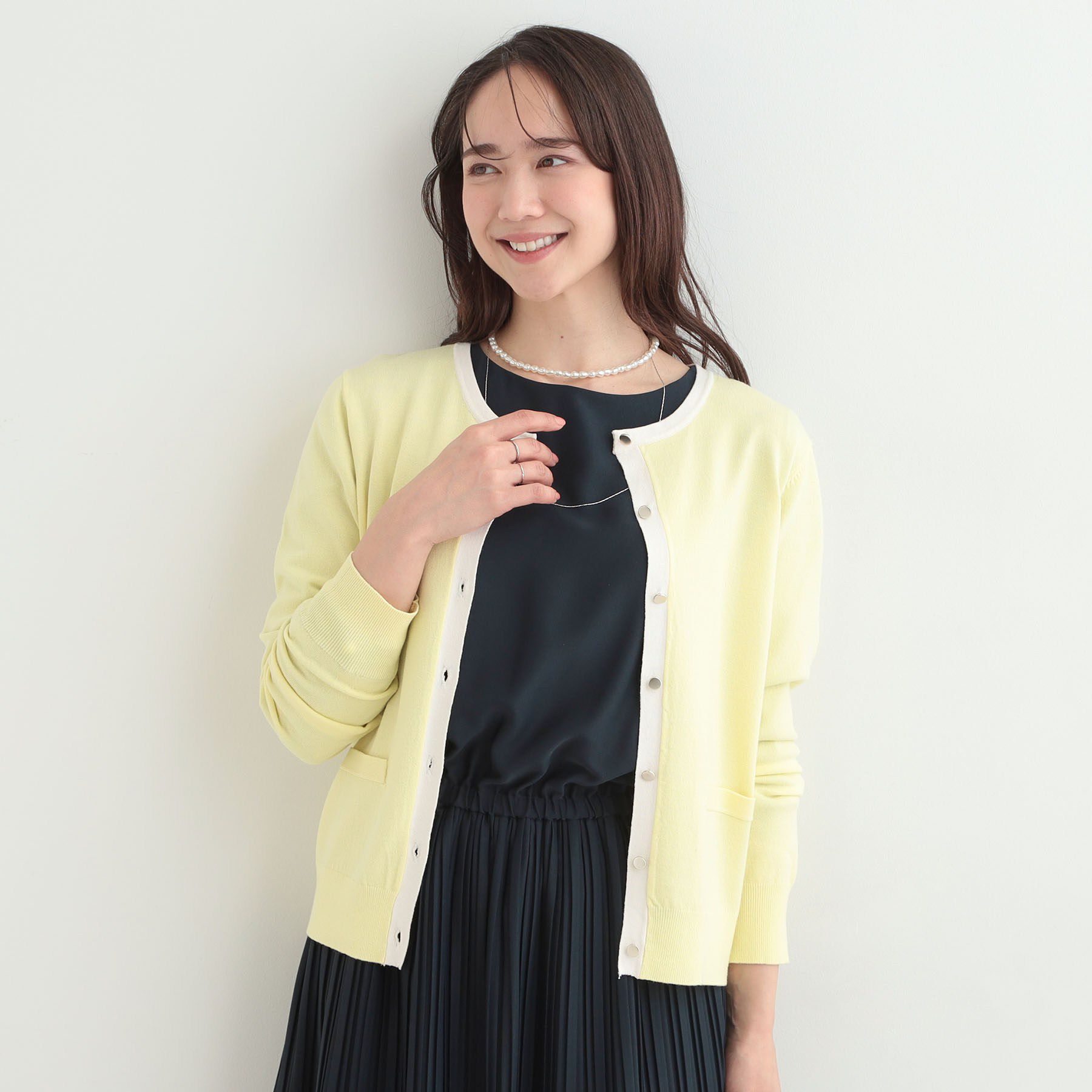 SHOO･LA･RUE「【洗濯機可/S-LL/アンサンブル可】パールボタンが上品　配色カーディガン」|カーディガン|