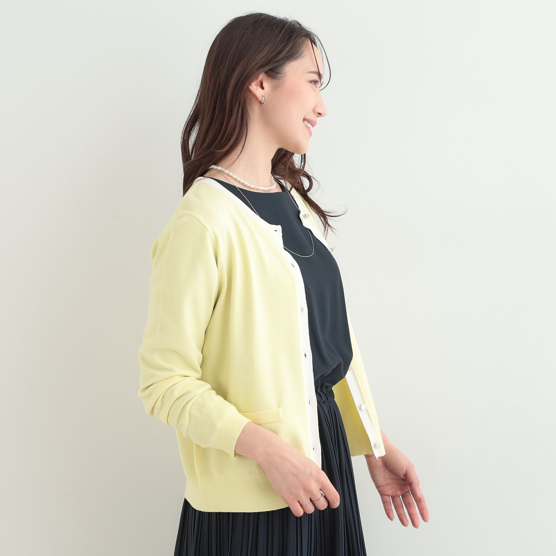 SHOO･LA･RUE「【洗濯機可/S-LL/アンサンブル可】パールボタンが上品　配色カーディガン」|カーディガン|