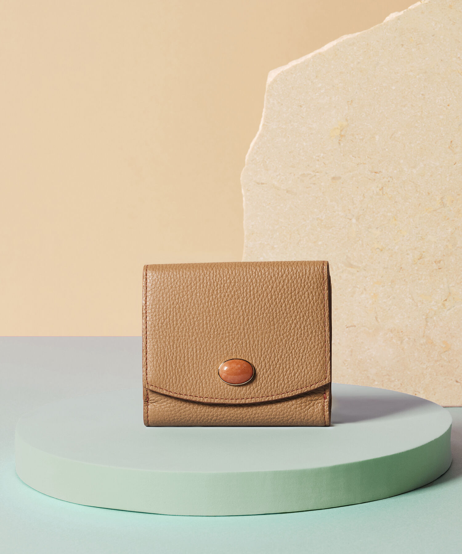 TOPKAPI 「【TOPKAPI】 gemdrops ジェムドロップ ミニエンボスレザー 天然石 二つ折り 財布 」|財布|キャメル