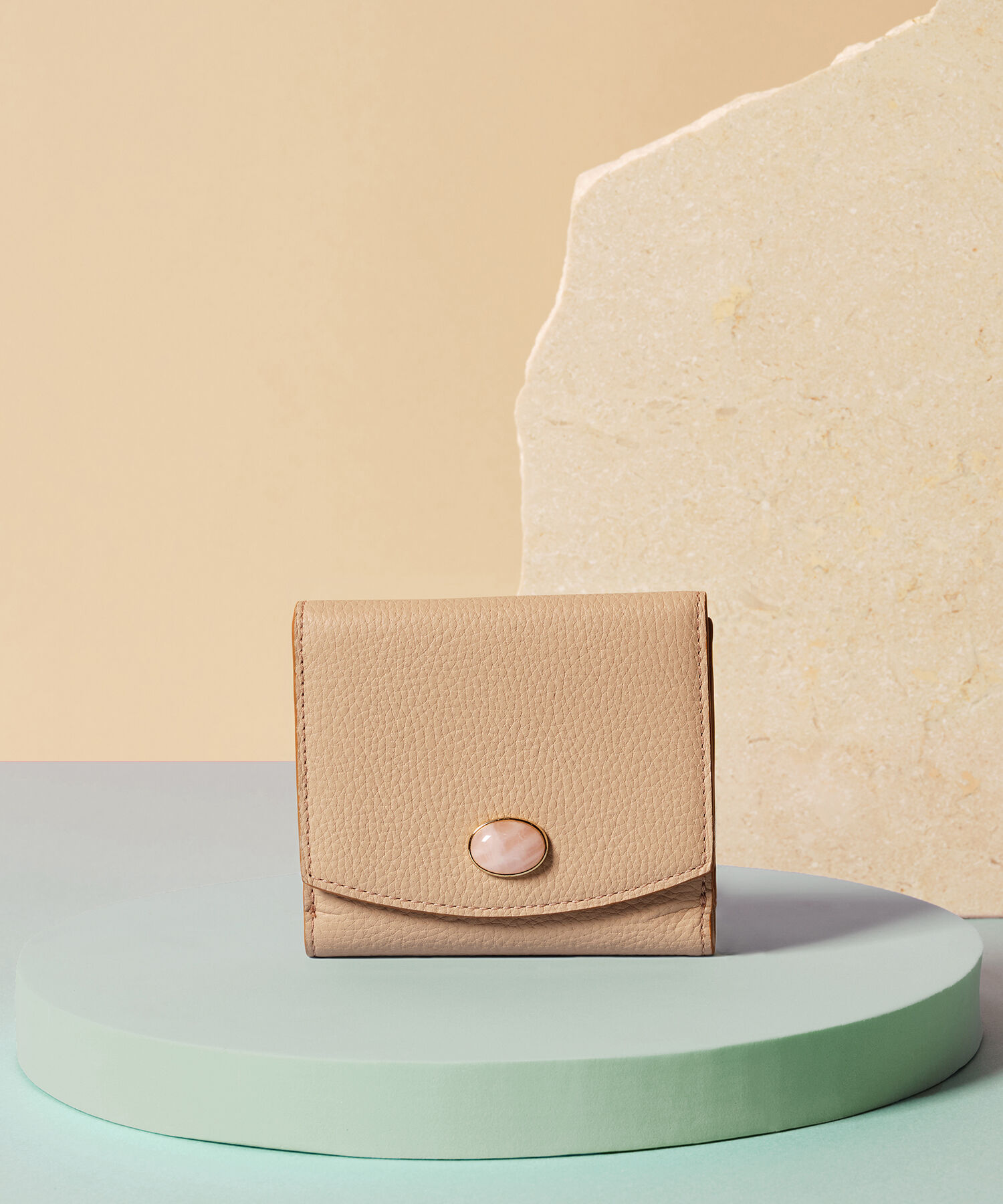 TOPKAPI 「【TOPKAPI】 gemdrops ジェムドロップ ミニエンボスレザー 天然石 二つ折り 財布 」|財布|ピンクベージュ