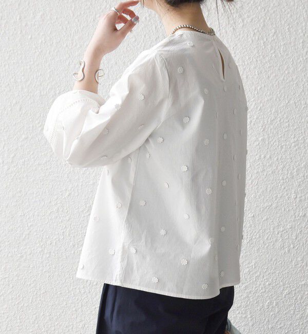 SHIPS any「SHIPS any:〈洗濯機可能〉フラワー モチーフ ハシゴレース クルーネック ブラウス」|シャツ・ブラウス|