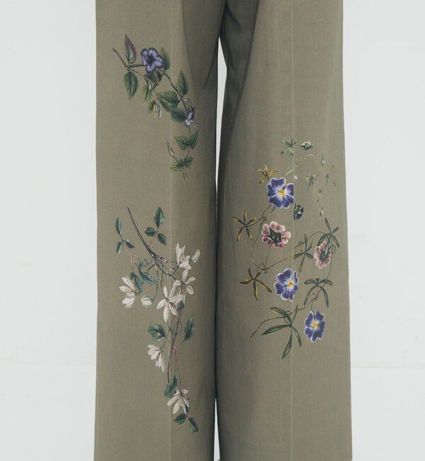 CABaN「コットンツイル フラワープリント2タックワイドパンツ」|チノ|