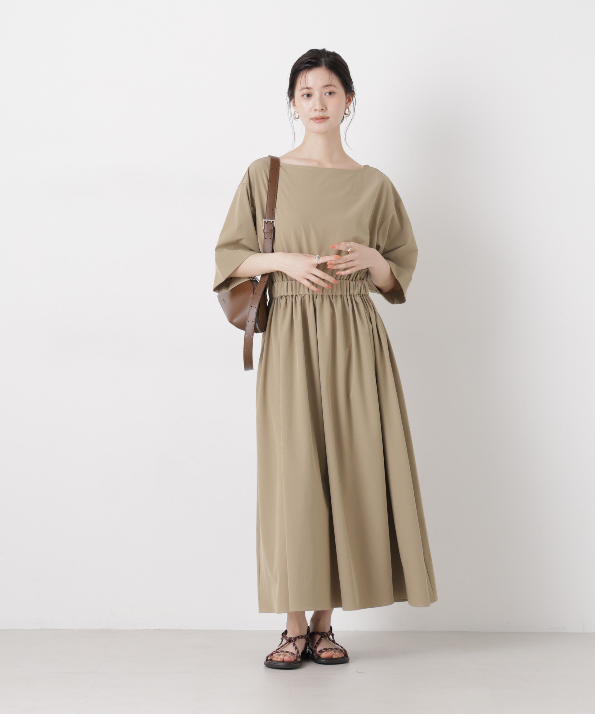 nano･universe「ウエストギャザーボートネックワンピース」|ワンピース|ベージュ