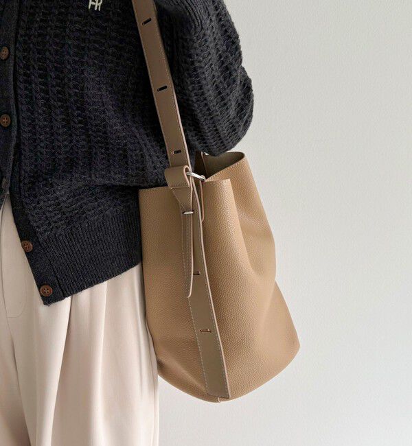fredy emue「タテ型2wayレザーホーボーバッグ」|ショルダー・メッセンジャー|
